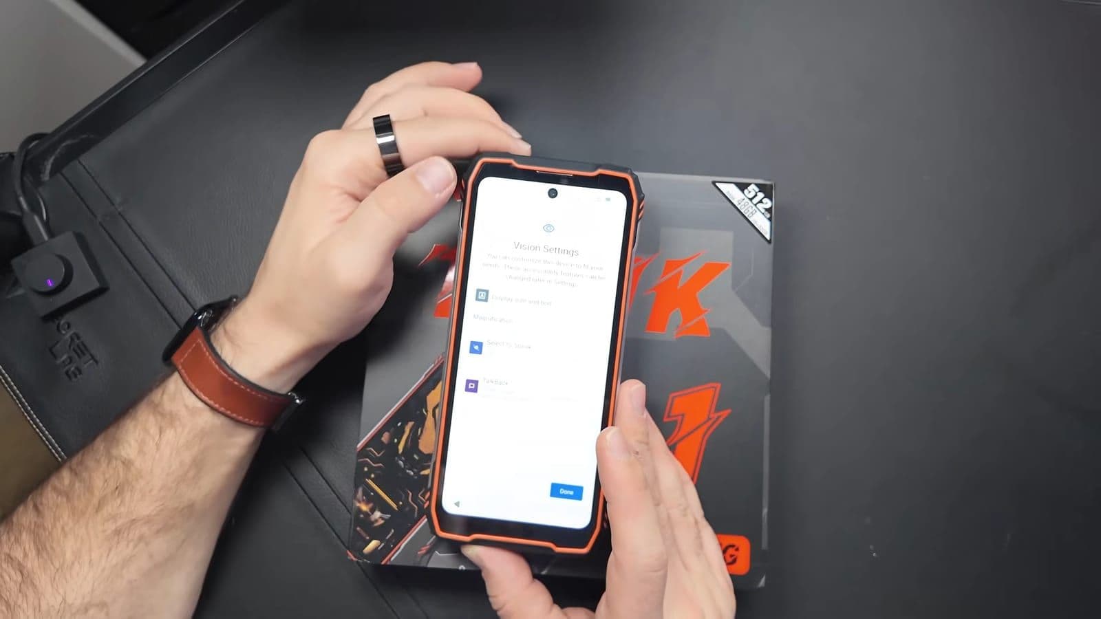 Het heldere 6,78 inch display tijdens het doorlopen van de Android instellingen