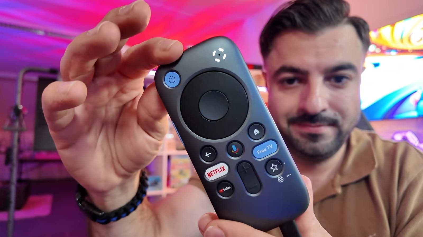 Zino toont de RayNeo Pocket TV Pro afstandsbediening