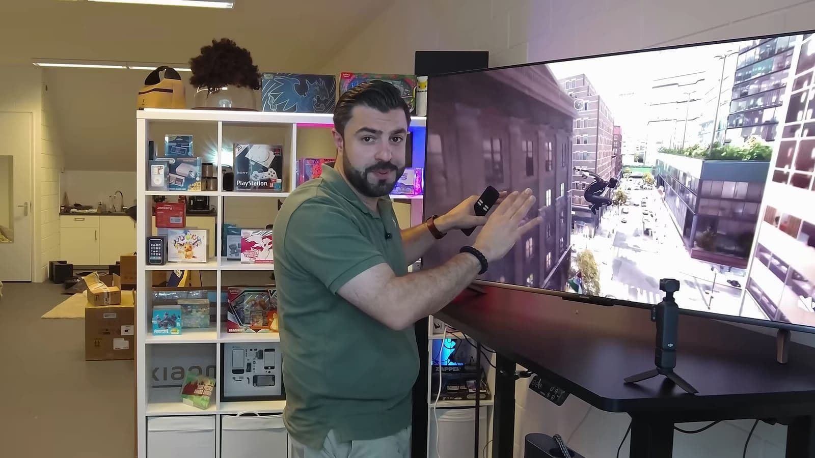 Zino demonstreert Spider-Man 2 gameplay op de Xiaomi TV